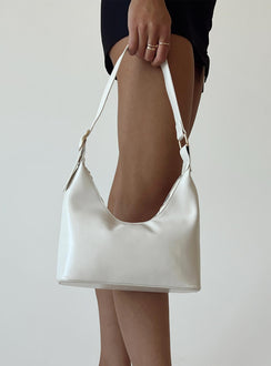 Shoulder bag 90% PU 10% zinc alloy Faux leather material  Gold-toned hardware  Adjustable shoulder strap  Zip fastening  Internal pocket  Flat base 